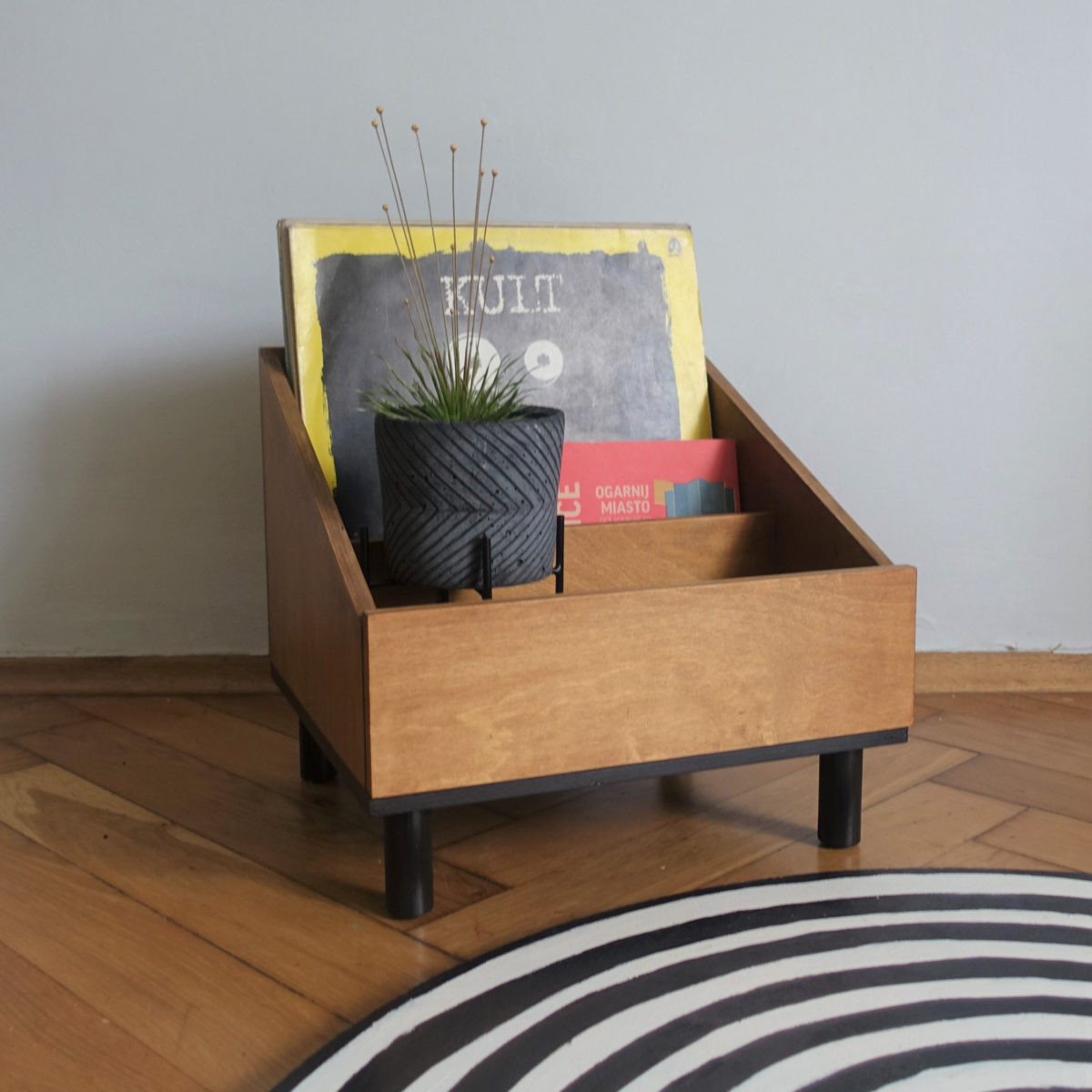 Stojak na winyle G18